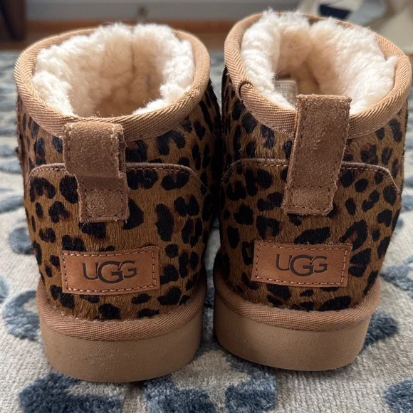 UGG Boot Mini Short Leopard Print - Picture 10 of 10